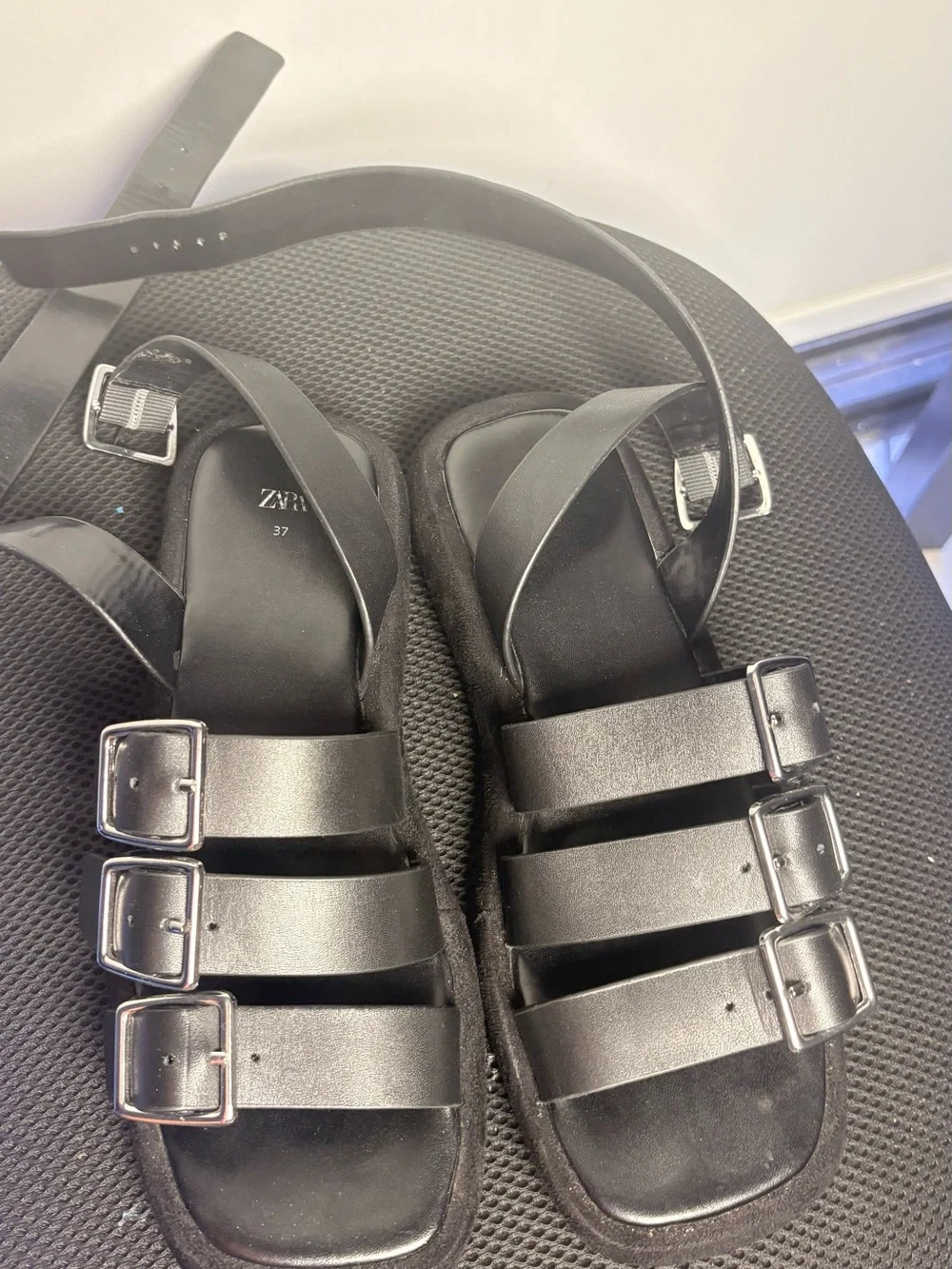 Zara three adjustable